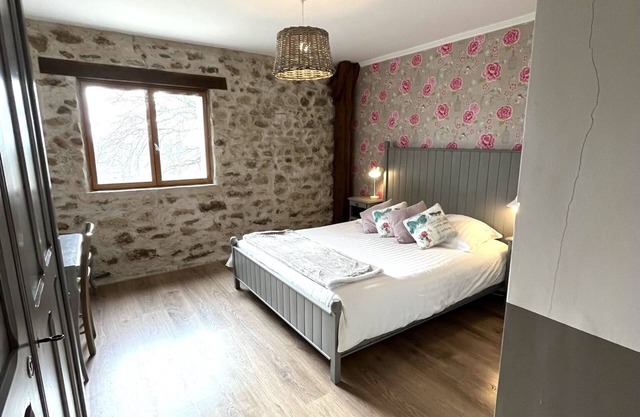 Beautiful converted barn in open countryside