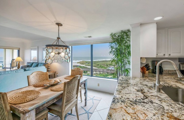 Beautiful corner Oceanfront Condo With Breathtaking Beach Views,