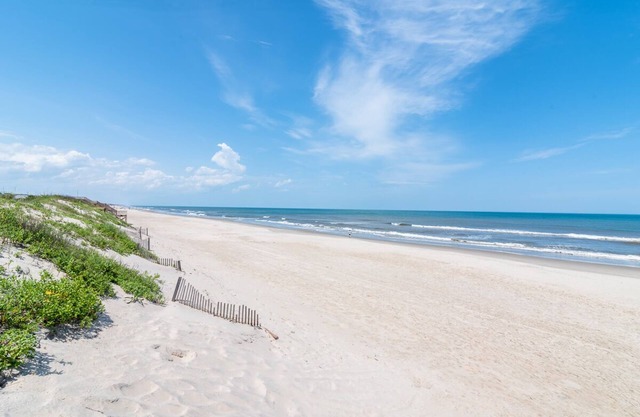 Beautiful Corolla home with a pool and a hot tub just a short walk to the beach!