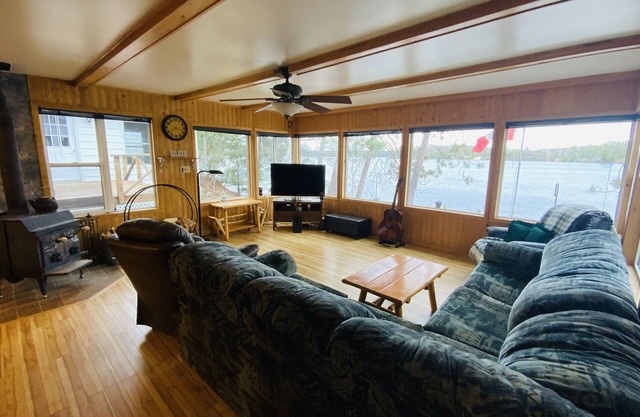 Beautiful Cottage for Rent: With sauna steps away from the lake only $3,000/week
