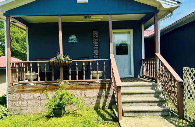 Beautiful cottage, close to rivers, creeks, lakes for fishing, boating, hunting