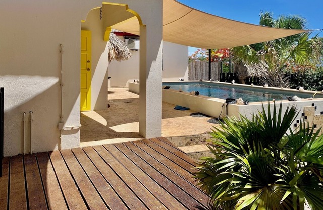 Beautiful Cottage in Quiet Residential Area - Including Amazing Pool!