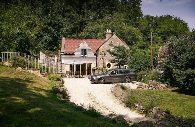 Beautiful cottage in countryside near Bath