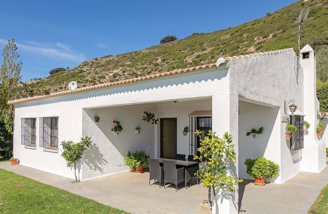Beautiful Cottage in La Joya with Private Swimming Pool