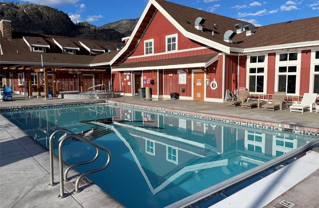 BEAUTIFUL COTTAGE JUST STEPS FROM THE BEACH nThe cottages on Osoyoos Lake