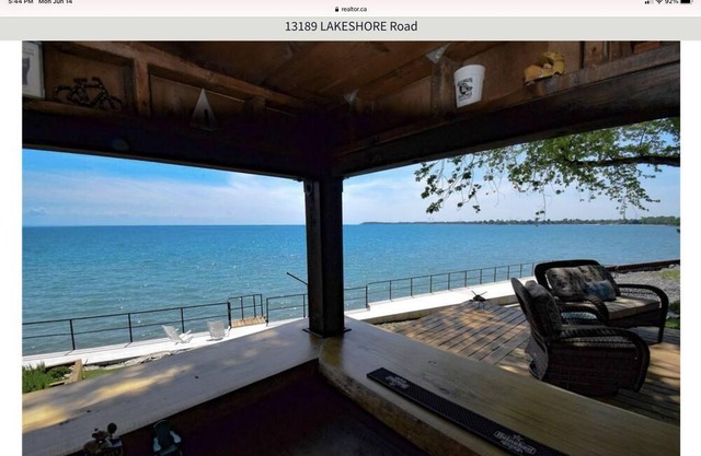Beautiful Cottage Retreat Located On Lake Erie