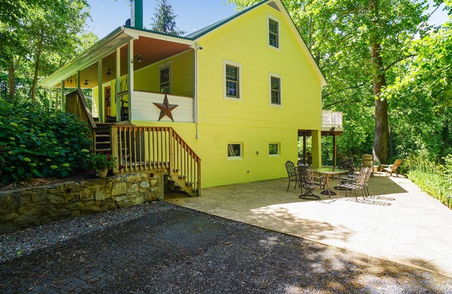 Beautiful Country Cottage w/Hot Tub on C&O Canal Mile Marker 77