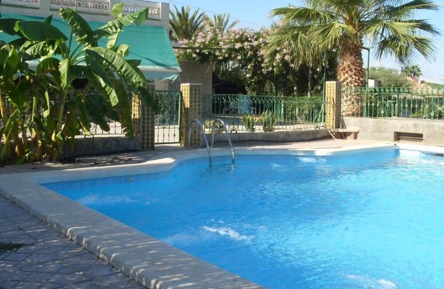 Beautiful country house with private pool in Elche for 7 people.