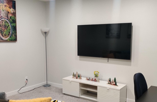 Beautiful & Cozy Guest Suite Near West Edmonton