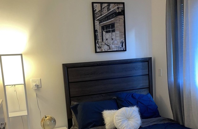 Beautiful cozy modern 1 bedroom near everything!