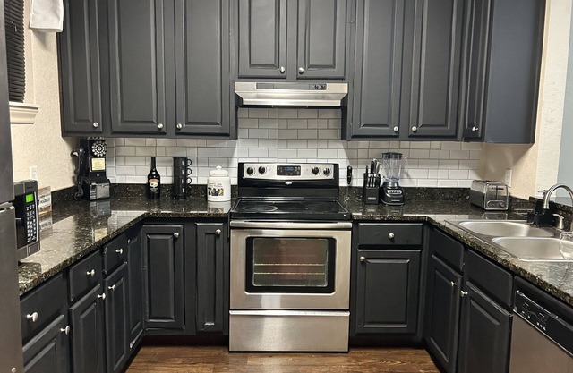 Beautiful Cozy Townhome 5 mins from Downtown New Orleans!