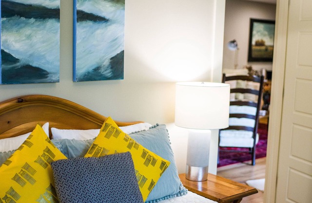 Beautiful Curated 2 Bedroom Suite 1.5 miles to the Center of Asheville