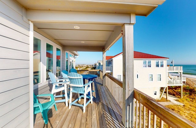 Beautiful dog-friendly ocean view home with hot tub, lovely balcony, W/D & AC