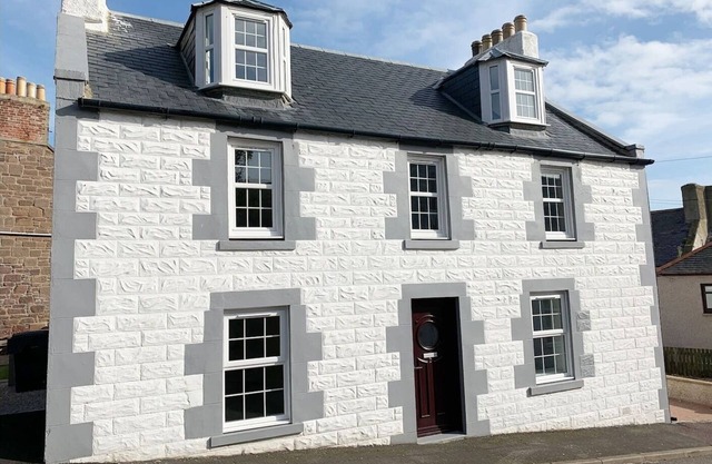Beautiful Detached House, just meters from the sea