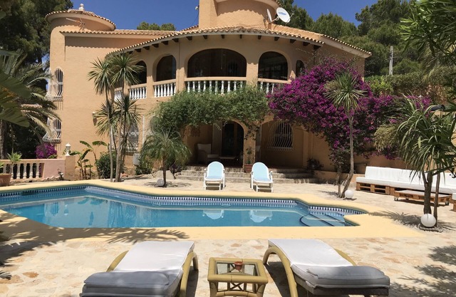 Beautiful detached villa with pool on the Montgo