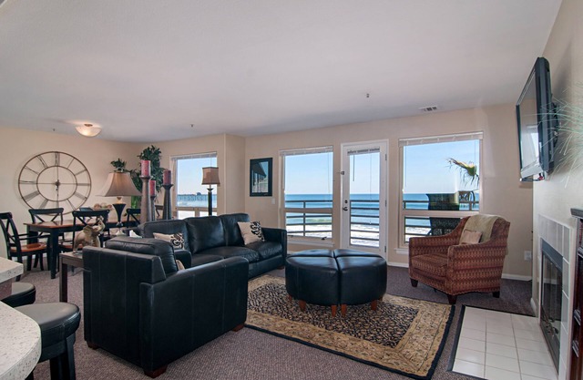 Beautiful Direct Oceanfront Condo in San Diego