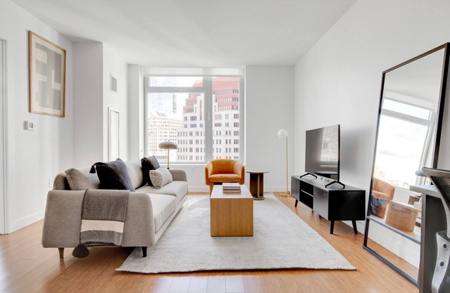 Beautiful Downtown 1BR w/Gym & W/D, near South Station, by Blueground