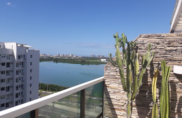 Beautiful Duplex penthouse with swimming pool close to the Olympic Park and transport.