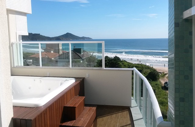Beautiful duplex penthouse apartment in Praia de Mariscal, Bombinhas SC