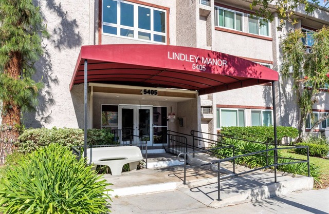 Beautiful Encino 1BR nr Ventura Blvd Shops & Restaurants, by Blueground