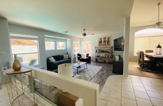 Beautiful Energetic 3 King Bedroom Home w Pool