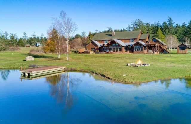 Beautiful & Enjoyable Estate! Hot Tub! (sjvve)