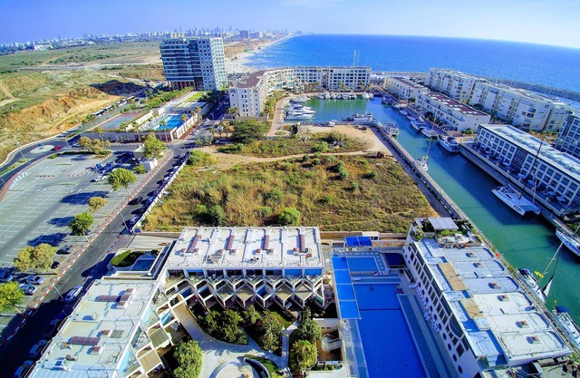 Beautiful entire garden suite in marina Herzliya - the place family friendly