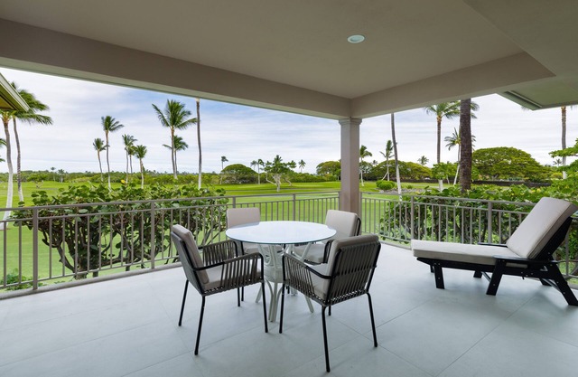 Beautiful Fairway Villa 104A at Hualalai w/Resort Pool, AC & Two Golf Carts