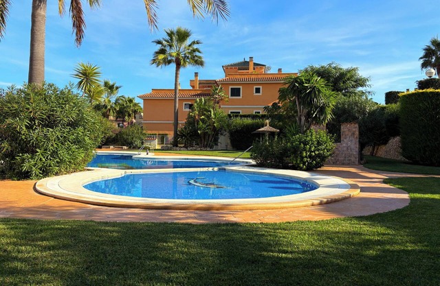 Beautiful family apartment with rooftop terrace & pool