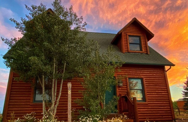 Beautiful Family Cabin for Fun Outdoor Adventure! Minutes from Breckenridge.