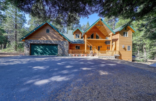 Beautiful Family-Friendly Cabin with WiFi & Great Location Near Shaver Lake