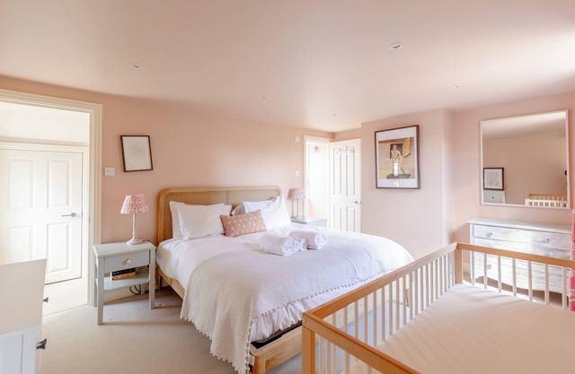 Beautiful Family-Friendly 3BD House - North Sheen!