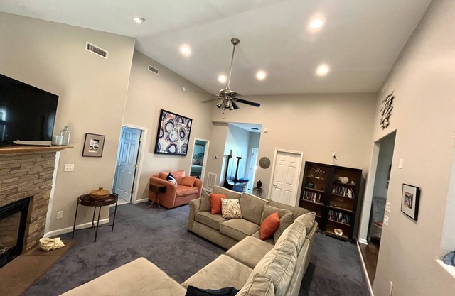 Beautiful Family home with access to Red Mill Pond