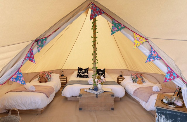 Beautiful Family or Friends Bell Tent in the Quiet Countryside. Dog Friendly.