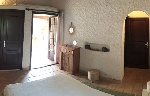 Beautiful family villa with direct access to the sea
