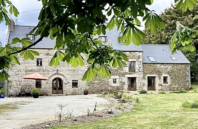 Beautiful farmhouse sleeps 2 to 6+ with 4 bedrooms, 1 bath & 3 shower rooms.
