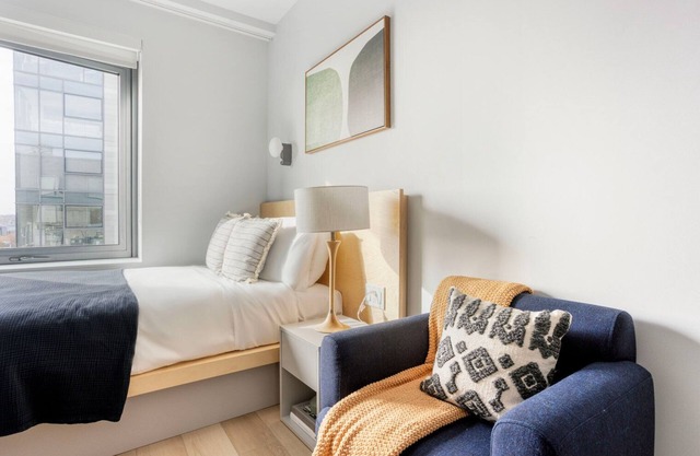 Beautiful Fenway Studio w/Gym, nr Restaurants & Shops, by Blueground