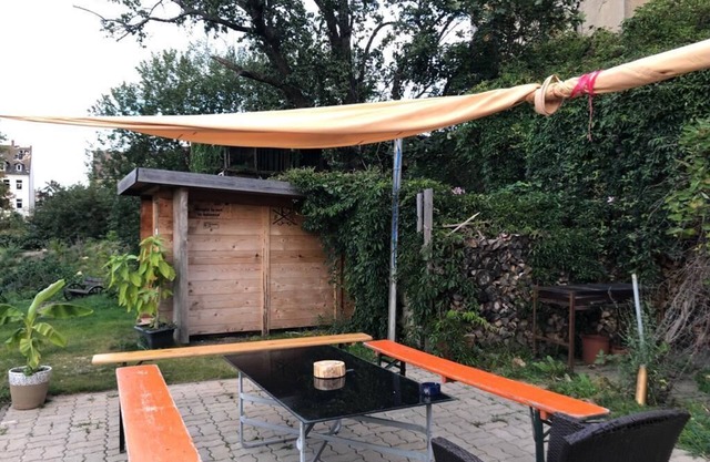 Beautiful flat with a lovely volleyball court