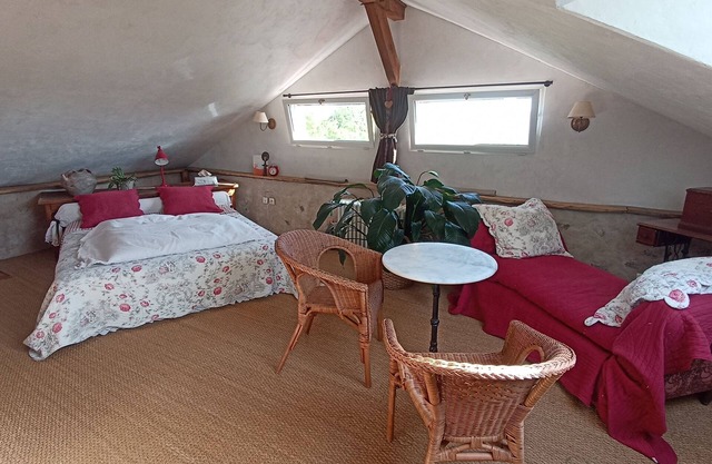 Beautiful spacious room at Clos Goutilles In the heart of the Ariège nature park