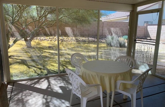 Beautiful! Fully Furnished w/Rec Ctr Pools, Jacuzzi, Fitness Room