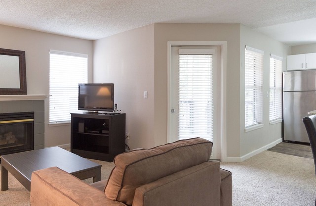 Beautiful fully furnished, all-inclusive, apartmentin Boulder, Colorado!