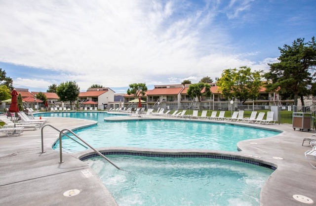 Beautiful Fully Remodeled Condo Sleeps 6-8