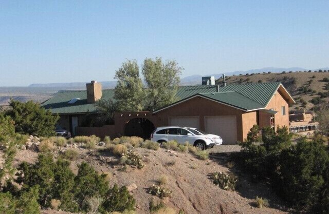 Beautiful & Gracious Accommodations in the Sandia Foothills
