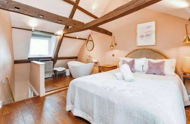 Beautiful Grade 2 Listed Cottage Perfectly Located in the Centre of Frome.
