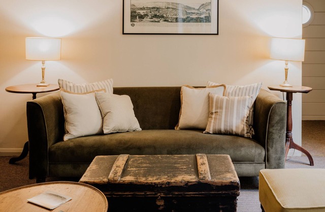 Beautiful Grade II* listed Gatehouse in Great Location