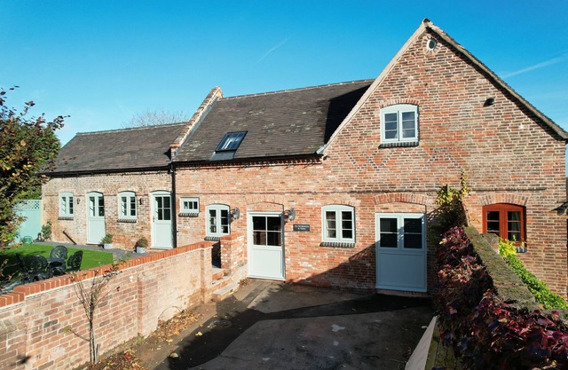 Beautiful Grade II Listed Barn, in Longdon Green