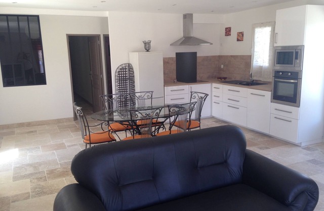 Beautiful ground floor apartment with swimming pool and parking space