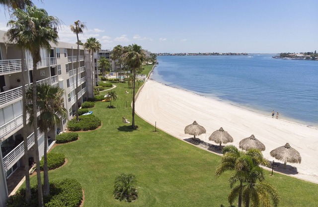 Beautiful ground floor condo - Stunning water views
