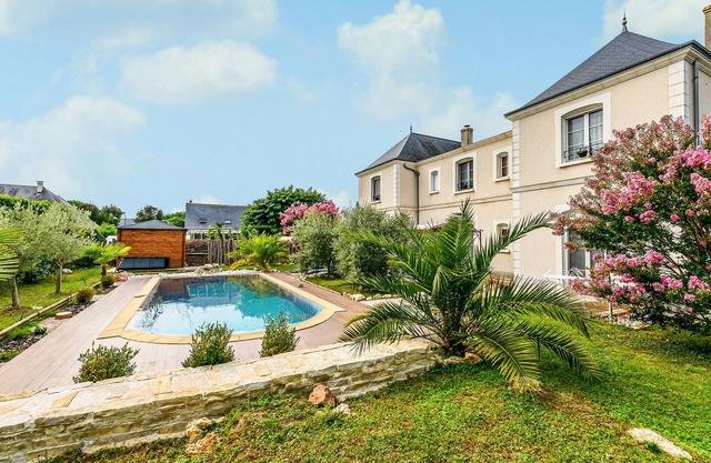 Beautiful home in Saint-Cyr-Sur-Loire