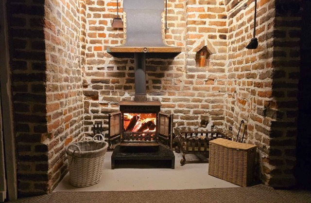 Beautiful historic cottage pets welcome